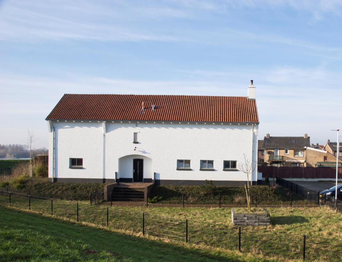 B&B Pompgebouw Aan De Rijn Tolkamer Exterior foto