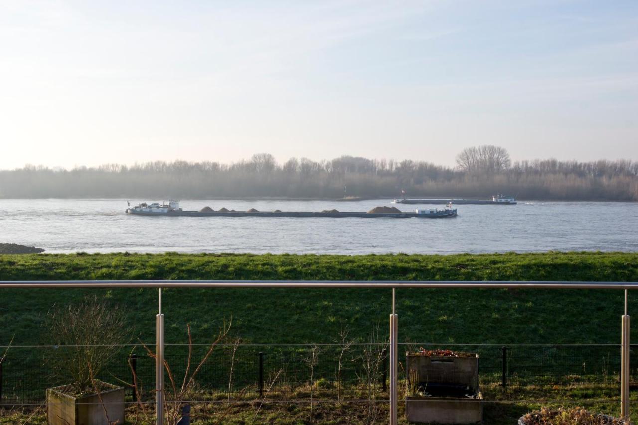 B&B Pompgebouw Aan De Rijn Tolkamer Exterior foto