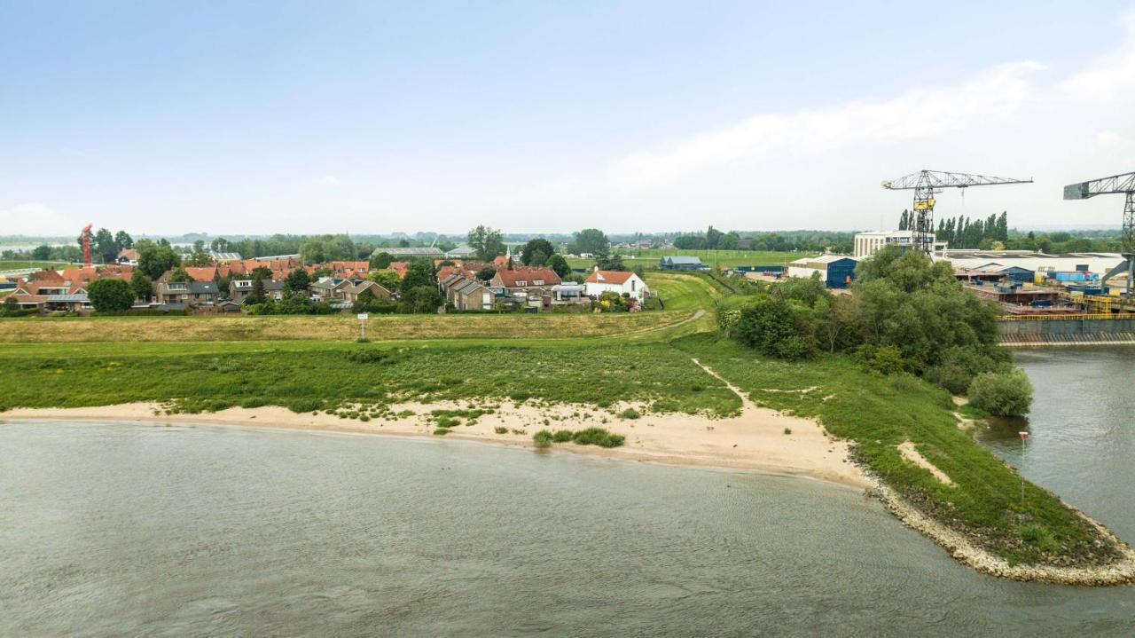 B&B Pompgebouw Aan De Rijn Tolkamer Exterior foto