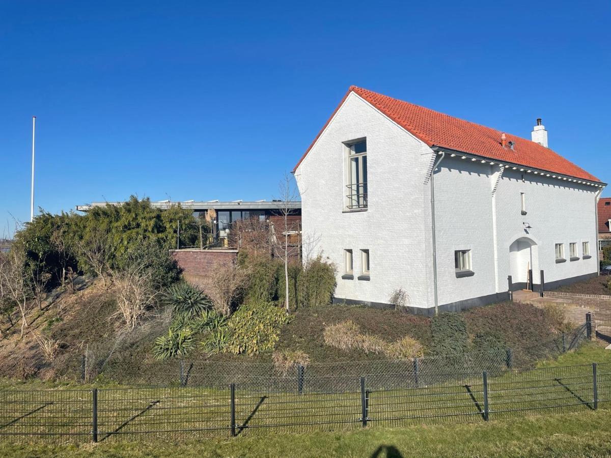 B&B Pompgebouw Aan De Rijn Tolkamer Exterior foto