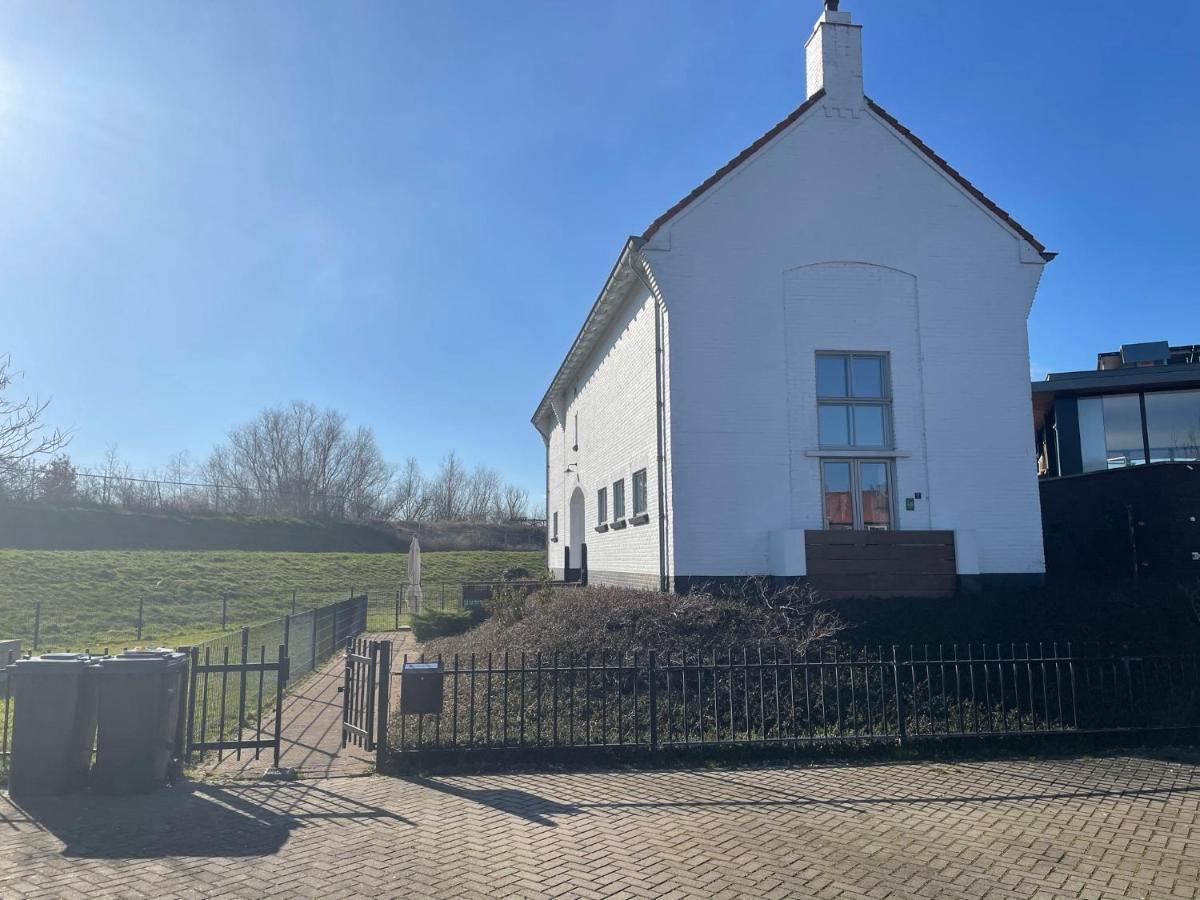 B&B Pompgebouw Aan De Rijn Tolkamer Exterior foto